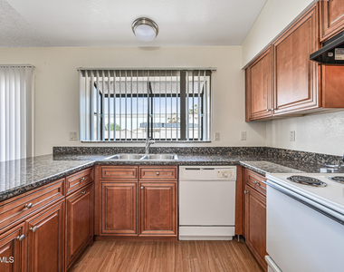 11102 W Turney Avenue - Photo Thumbnail 13