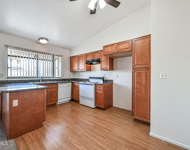 11102 W Turney Avenue - Photo Thumbnail 12