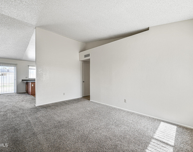 11102 W Turney Avenue - Photo Thumbnail 4