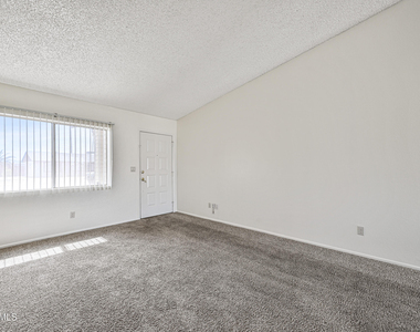11102 W Turney Avenue - Photo Thumbnail 5