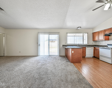 11102 W Turney Avenue - Photo Thumbnail 7