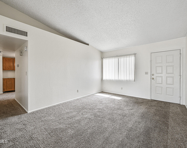 11102 W Turney Avenue - Photo Thumbnail 6