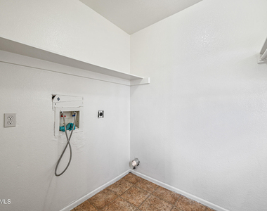 11102 W Turney Avenue - Photo Thumbnail 9