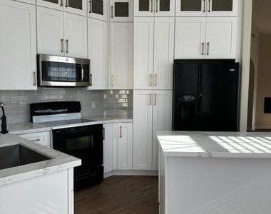 1410 W Crystal Springs Drive - Photo Thumbnail 7
