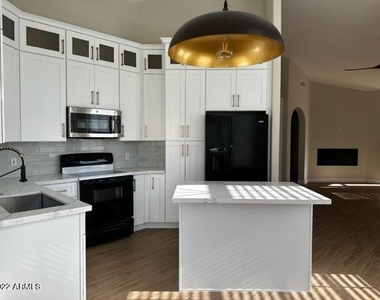 1410 W Crystal Springs Drive - Photo Thumbnail 6