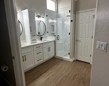 1410 W Crystal Springs Drive - Photo Thumbnail 12