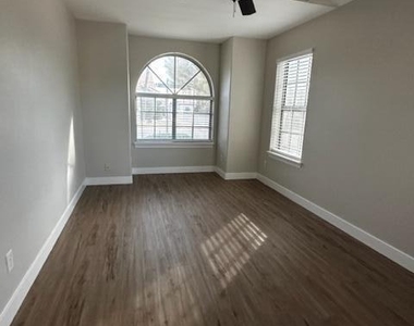 1410 W Crystal Springs Drive - Photo Thumbnail 20