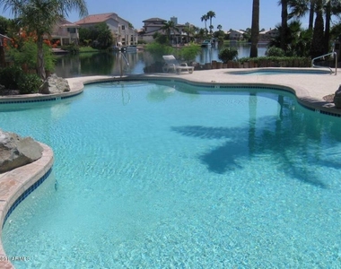 1410 W Crystal Springs Drive - Photo Thumbnail 29