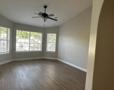 1410 W Crystal Springs Drive - Photo Thumbnail 17