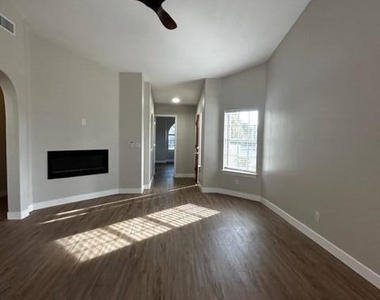 1410 W Crystal Springs Drive - Photo Thumbnail 21