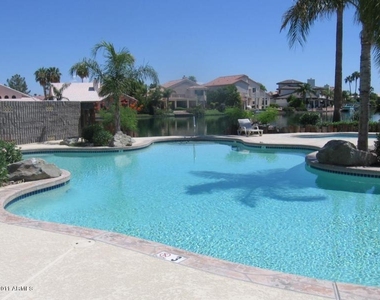 1410 W Crystal Springs Drive - Photo Thumbnail 30