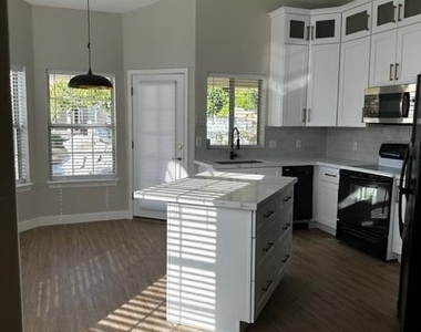 1410 W Crystal Springs Drive - Photo Thumbnail 5