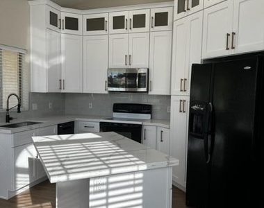 1410 W Crystal Springs Drive - Photo Thumbnail 11