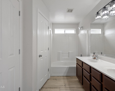 3746 E Magnus Circle - Photo Thumbnail 18