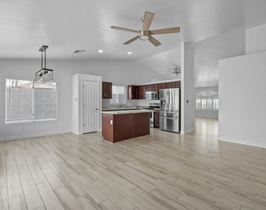 3746 E Magnus Circle - Photo Thumbnail 7