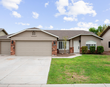 3746 E Magnus Circle - Photo Thumbnail 1