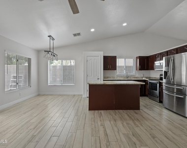 3746 E Magnus Circle - Photo Thumbnail 8
