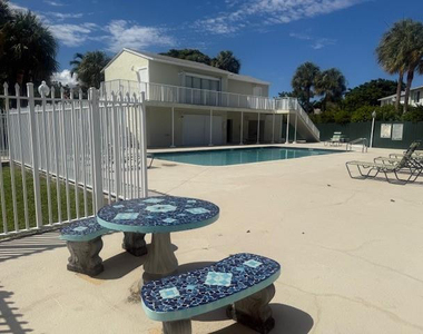 795 Crystal Lake Drive - Photo Thumbnail 23