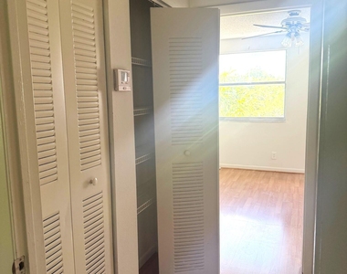 795 Crystal Lake Drive - Photo Thumbnail 9