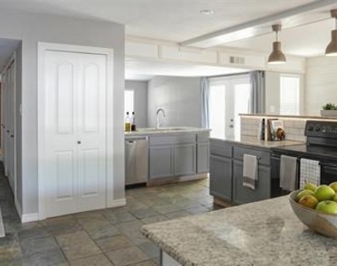 2405 Choctaw Drive - Photo Thumbnail 4