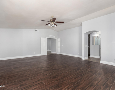 8406 W Pioneer Street - Photo Thumbnail 22