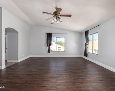 8406 W Pioneer Street - Photo Thumbnail 21