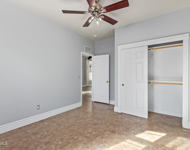 8406 W Pioneer Street - Photo Thumbnail 18