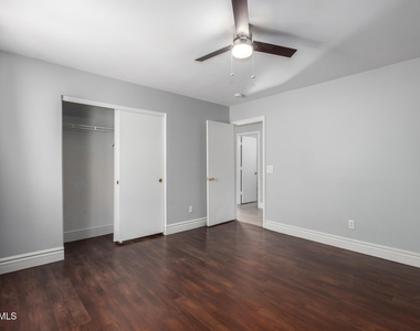 8406 W Pioneer Street - Photo Thumbnail 32