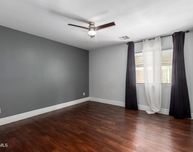 8406 W Pioneer Street - Photo Thumbnail 31