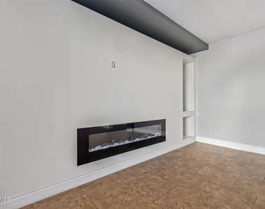 8406 W Pioneer Street - Photo Thumbnail 8