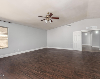 8406 W Pioneer Street - Photo Thumbnail 23