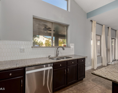 8406 W Pioneer Street - Photo Thumbnail 13