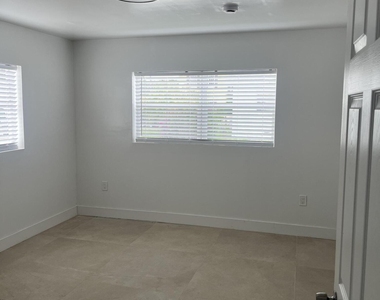 701 S C Street - Photo Thumbnail 2