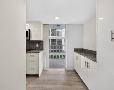 3901 S Flagler Drive - Photo Thumbnail 4