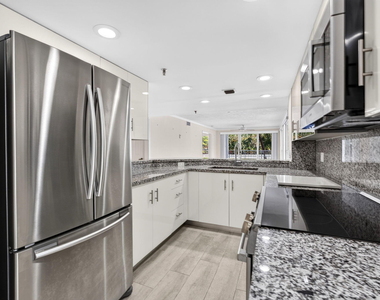 3901 S Flagler Drive - Photo Thumbnail 5