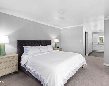 5822 N Scottsdale Road - Photo Thumbnail 13
