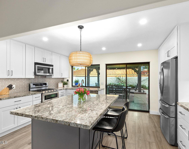 5822 N Scottsdale Road - Photo Thumbnail 9