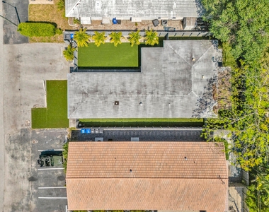 1004 Ne 18th Street - Photo Thumbnail 3