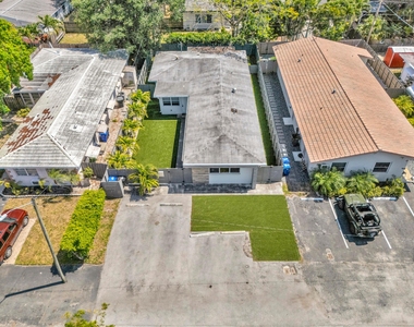 1004 Ne 18th Street - Photo Thumbnail 4