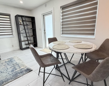 1004 Ne 18th Street - Photo Thumbnail 12