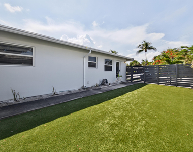 1004 Ne 18th Street - Photo Thumbnail 24