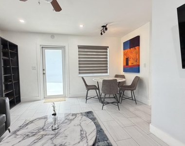 1004 Ne 18th Street - Photo Thumbnail 10