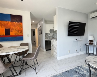 1004 Ne 18th Street - Photo Thumbnail 9