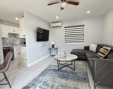 1004 Ne 18th Street - Photo Thumbnail 7
