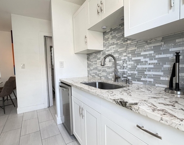 1004 Ne 18th Street - Photo Thumbnail 18
