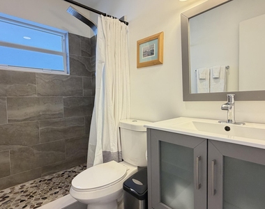 1004 Ne 18th Street - Photo Thumbnail 20