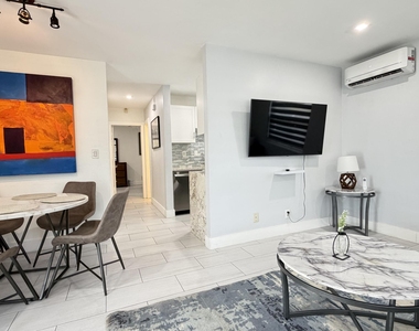 1004 Ne 18th Street - Photo Thumbnail 11
