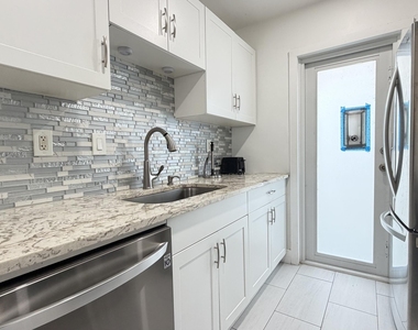 1004 Ne 18th Street - Photo Thumbnail 19