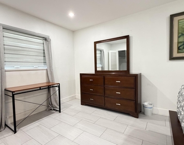 1004 Ne 18th Street - Photo Thumbnail 21