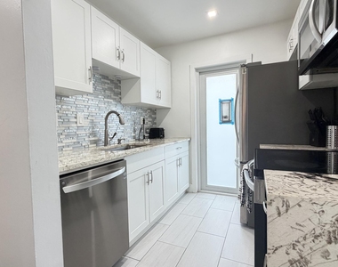 1004 Ne 18th Street - Photo Thumbnail 15
